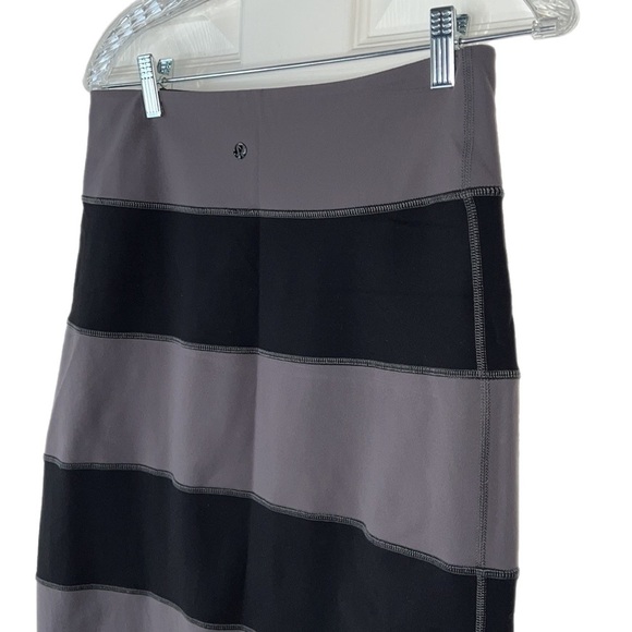 lululemon athletica Black and Gray Striped Skirt - Picture 4 of 11